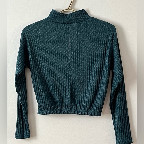 Women’s Olivia Rae Long Sleeves Cropped Top - Picture 4 of 9